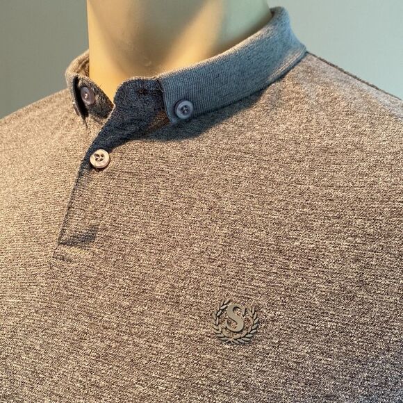 Mufiasiti Extra Large. Grey polo. Plastic logo on upper-chest. Cotton/spandex. - Picture 2 of 7